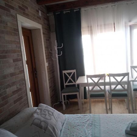 Studio Apartman Luka Starigrad Paklenica Zewnętrze zdjęcie