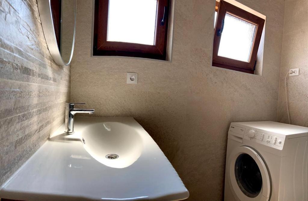 Studio Apartman Luka Starigrad Paklenica Zewnętrze zdjęcie